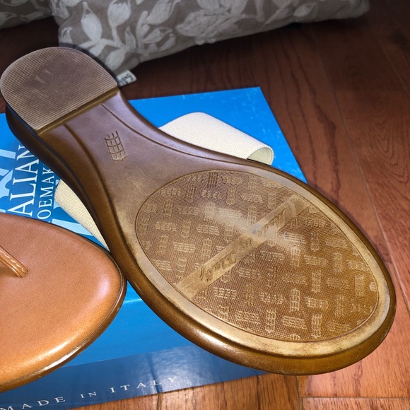 Flat sandals made in Italy 🌸💕💕💕 - Picture 2 of 3